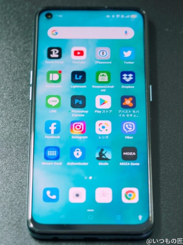 OPPO Reno5A ホーム画面。筆者がよく使うアプリを並べています。