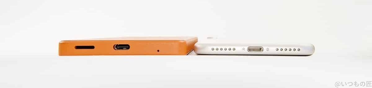 Xperia ACE ⅢとiPhoneSEの厚さ比較