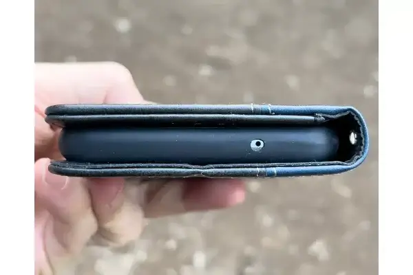 oppo-reno5aの筆者が選んだケースの上面