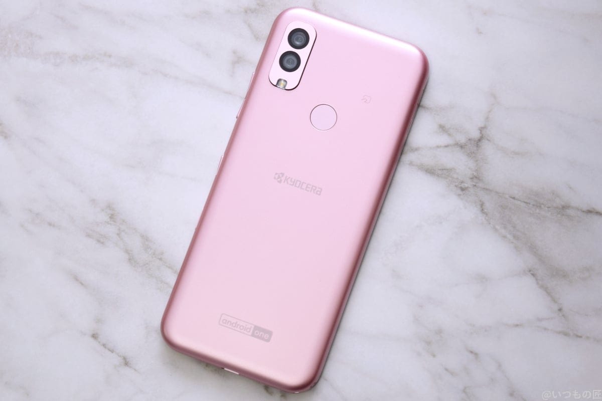 Android One S10の背面の写真