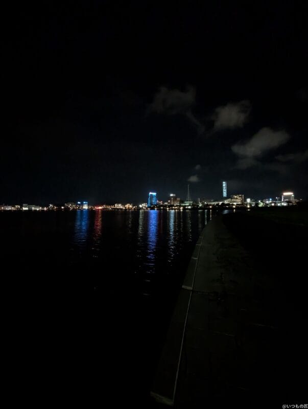 google pixel 9 pro xl の通常モードでズーム撮影した夜景写真 | モバイル比較レビュー.jp Google Pixel 9 Pro XL カメラ Google Pixel 9 Pro XL の通常モードでズーム撮影した夜景写真