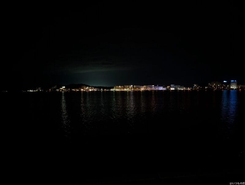 google pixel 9 pro xl の通常モードでズーム撮影した夜景写真 | モバイル比較レビュー.jp Google Pixel 9 Pro XL カメラ Google Pixel 9 Pro XL の通常モードでズーム撮影した夜景写真