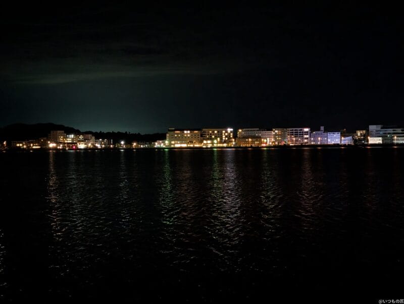 google pixel 9 pro xl の通常モードでズーム撮影した夜景写真 | モバイル比較レビュー.jp Google Pixel 9 Pro XL カメラ Google Pixel 9 Pro XL の通常モードでズーム撮影した夜景写真