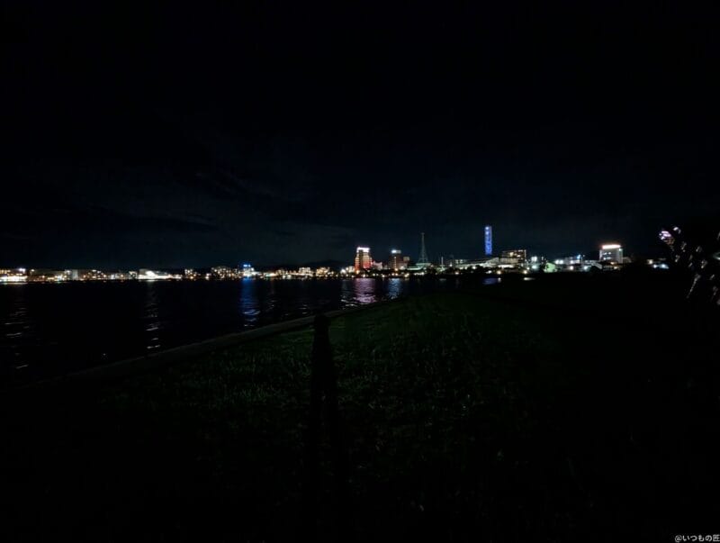 Google Pixel 9 Pro カメラ Google Pixel 9 Pro の通常モードでズーム撮影した夜景写真