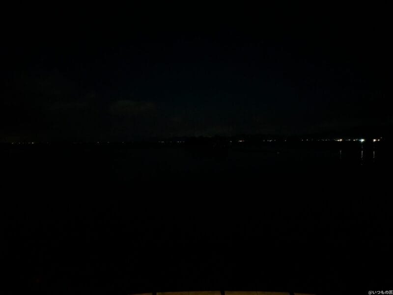 google pixel 8aの通常モードで夜間撮影した写真 | モバイル比較レビュー.jp Google Pixel 8a カメラ Google Pixel 8aの通常モードで夜間撮影した写真