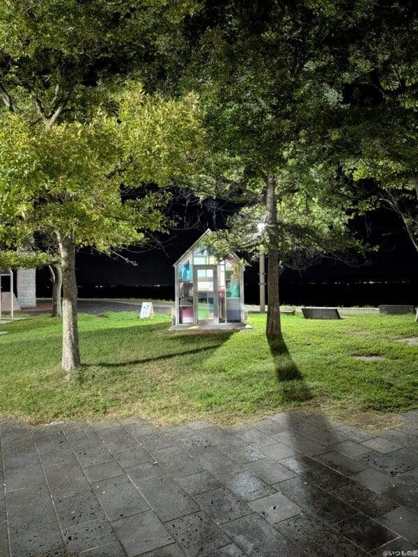 google pixel 9 pro fold の通常モードでズーム撮影した夜景写真 | モバイル比較レビュー.jp Google Pixel 9 Pro Fold カメラ Google Pixel 9 Pro Foldの通常モードでズーム撮影した夜景写真