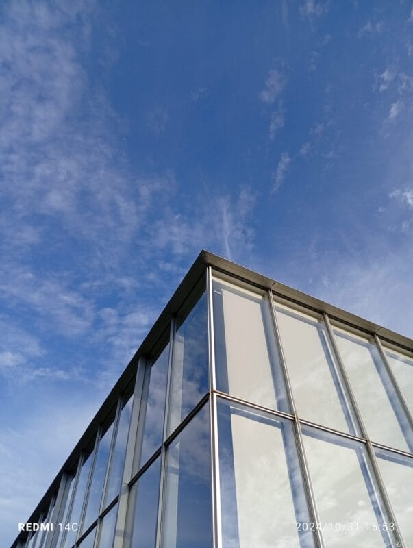 Xiaomi Redmi 14C カメラ Xiaomi Redmi 14C でズーム撮影した風景写真