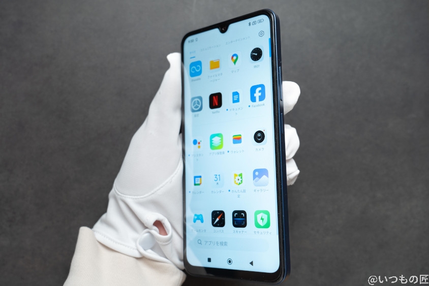 Xiaomi Redmi 14C カメラ Xiaomi Redmi 14C を手に持っている様子
