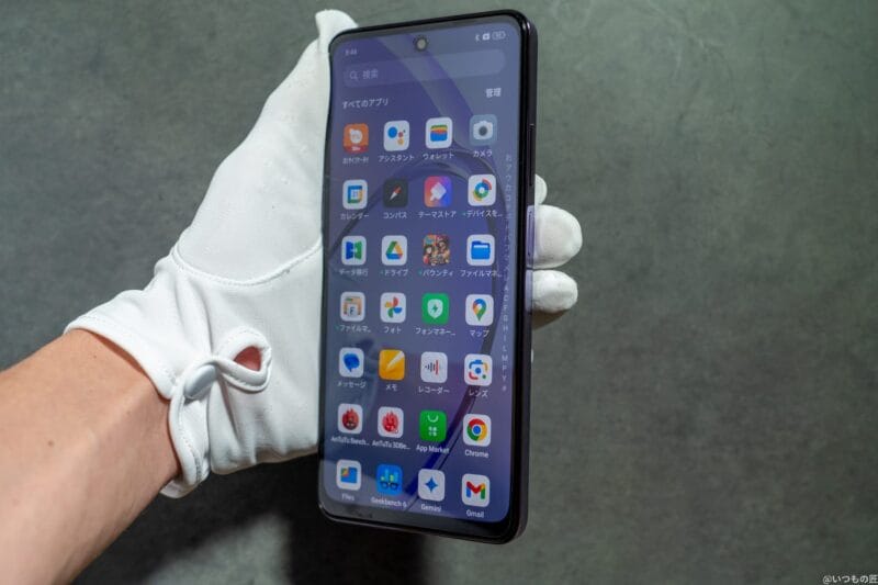 OPPO A3 5G レビュー OPPO A3 5Gを手に持っている様子