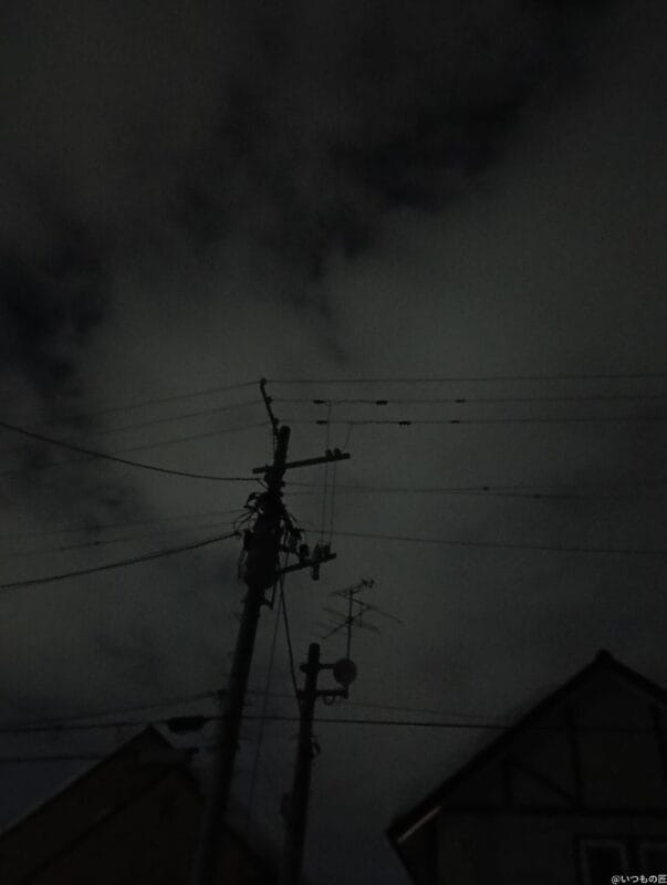 oppo a3 5g 暗所で撮影した風景写真 | モバイル比較レビュー.jp OPPO A3 5G レビュー OPPO A3 5G 暗所で撮影した風景写真