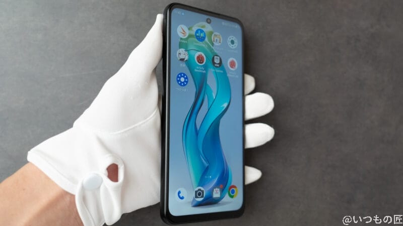 nubia s 5gを手に持った様子 | モバイル比較レビュー.jp nubia S 5G レビュー nubia S 5Gを手に持った様子