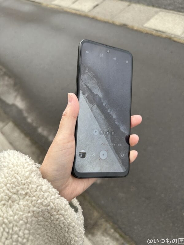 nubia s 5gの屋外での見やすさを示す写真 | モバイル比較レビュー.jp nubia S 5G レビュー nubia S 5Gの屋外での見やすさを示す写真