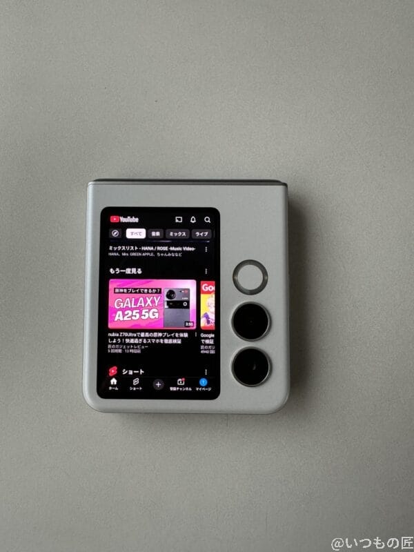 nubia flip 2の背面ディスプレイでyoutubeを起動した様子 | モバイル比較レビュー.jp nubia Flip 2 レビュー nubia Flip 2の背面ディスプレイでYouTubeを起動した様子