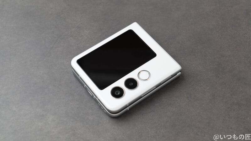 閉じた状態のnubia flip 2 | モバイル比較レビュー.jp nubia Flip 2 レビュー 閉じた状態のnubia Flip 2