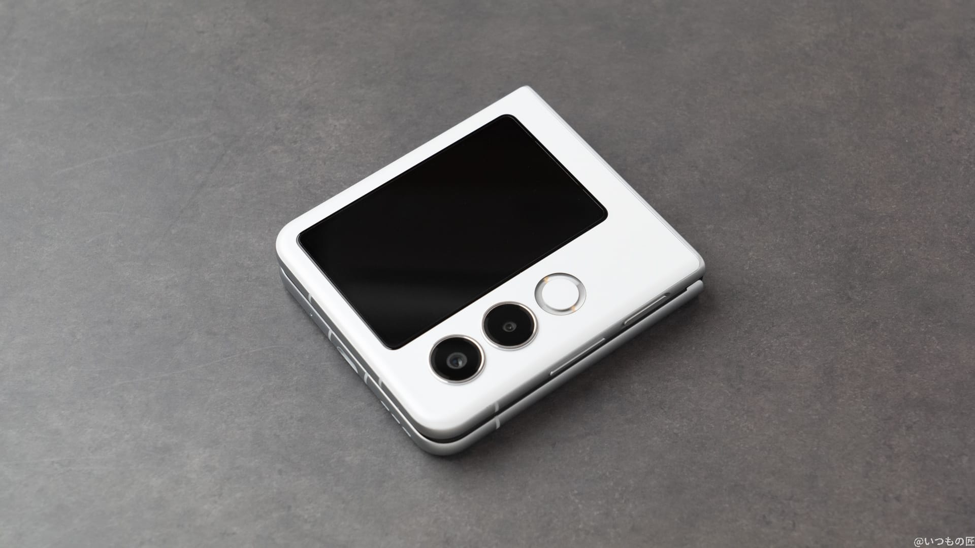 nubia Flip 2 レビュー！10万円以下で最安級の折りたたみスマホの実力
