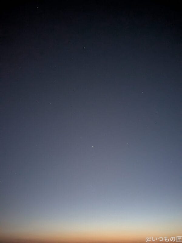 google pixel 9aで暗所撮影した風景写真 | モバイル比較レビュー.jp Google Pixel 9a カメラ Google Pixel 9aで暗所撮影した風景写真