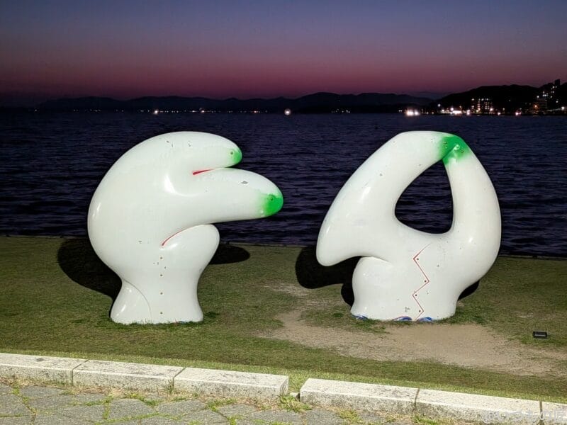 google pixel 9aでズーム撮影した夜景写真 | モバイル比較レビュー.jp Google Pixel 9a カメラ Google Pixel 9aでズーム撮影した夜景写真