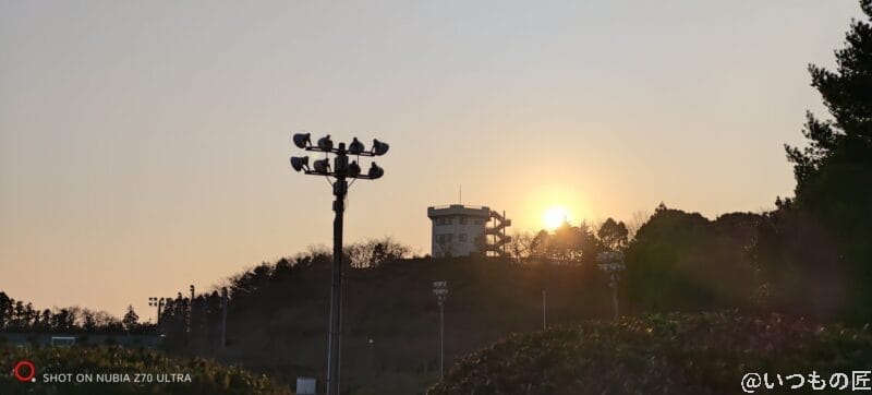 逆光下で黒つぶれしたnubia z70 ultraの風景写真 | モバイル比較レビュー.jp nubia Z70 Ultra カメラ 逆光下で黒つぶれしたnubia Z70 Ultraの風景写真