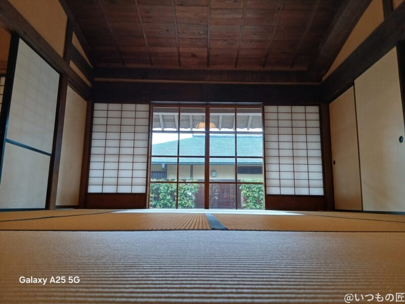 Galaxy A25 5G カメラ 和室内を撮影した写真