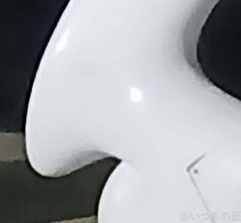 Galaxy A25 5G カメラ 白いオブジェをズーム撮影した夜景写真