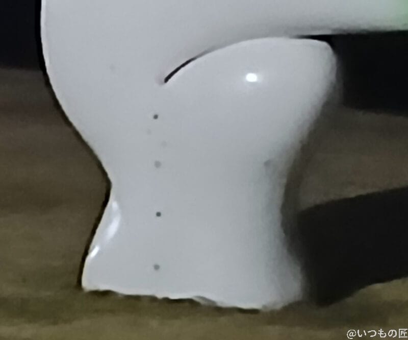 Galaxy A25 5G カメラ 白いオブジェをズーム撮影した夜景写真