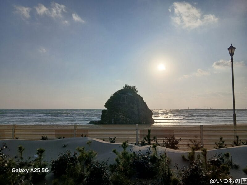 Galaxy A25 5G カメラ 夕暮れ時の浜辺の写真