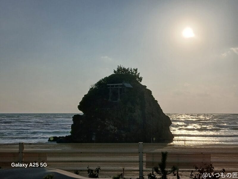 Galaxy A25 5G カメラ 夕暮れ時の浜辺の写真