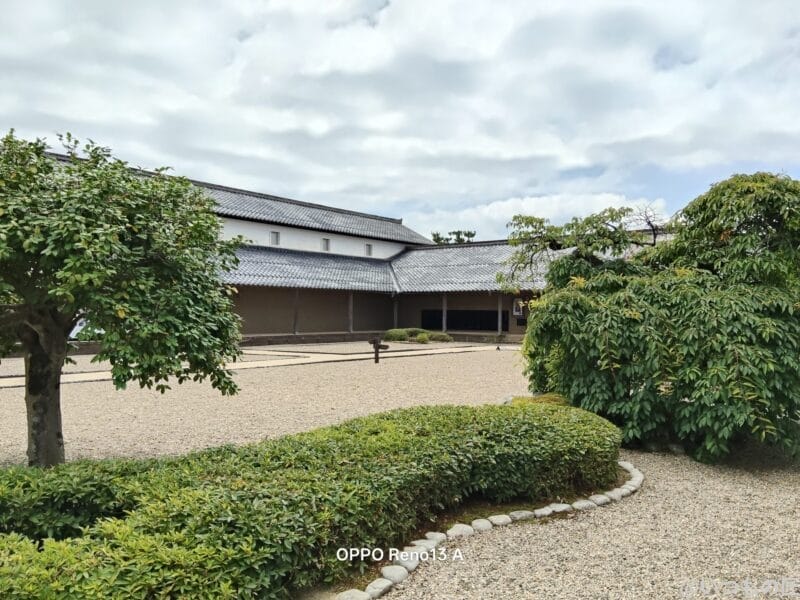 OPPO Reno13 A カメラ 古民家の佇まいを収めた一枚