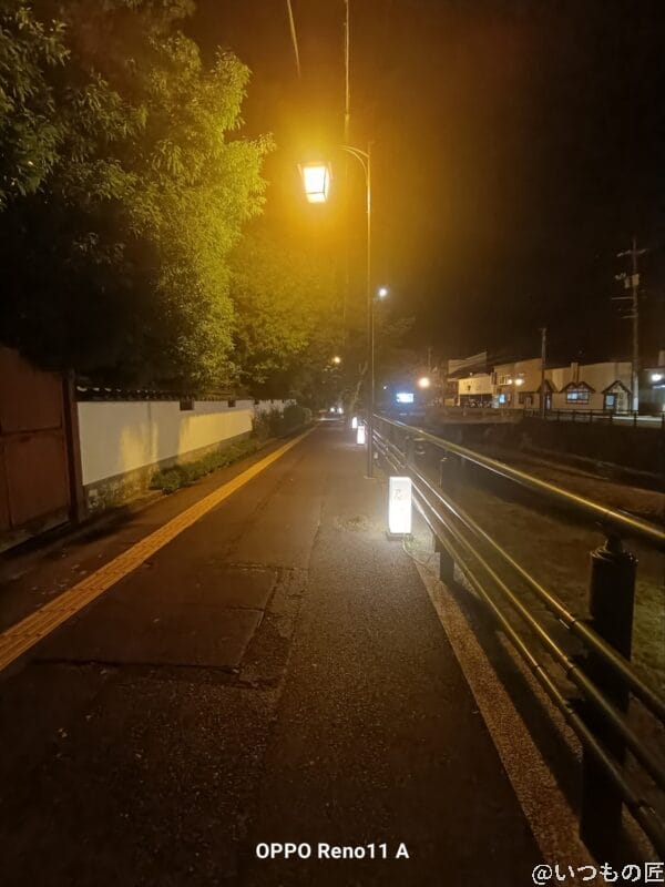 OPPO Reno13 A カメラ 夜の街を撮影した写真
