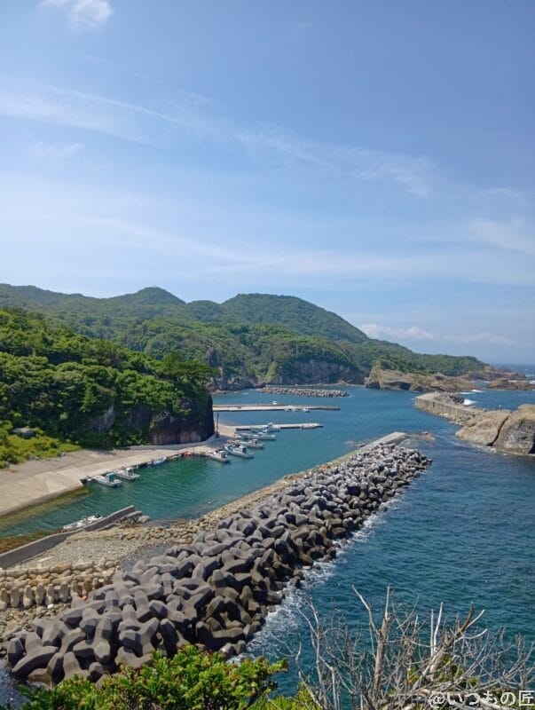 AQUOS wish5 カメラ 晴れた日の海沿い