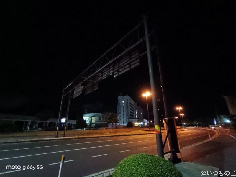 moto g66y 5G カメラ 夜の街並み