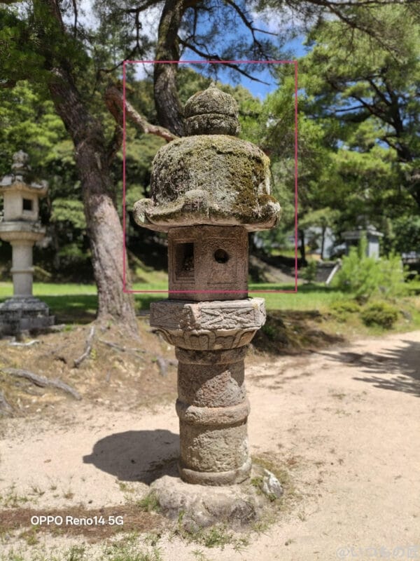 OPPO Reno14 5G カメラ 苔の緑が映える石灯篭