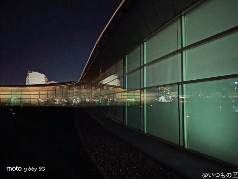 motorola edge 60s pro カメラ ガラス張りの建物内部