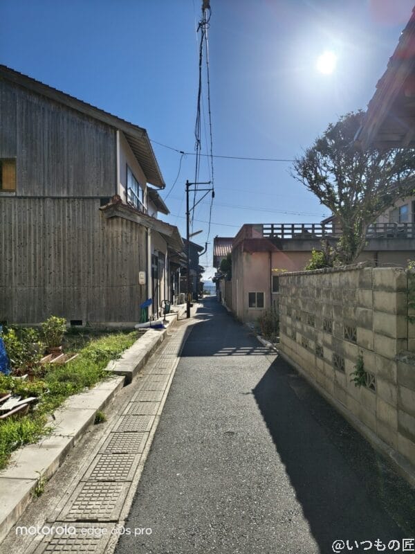 motorola edge 60s pro カメラ 晴天下の街並み