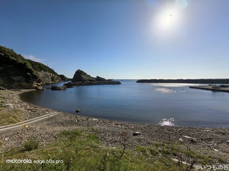 motorola edge 60s pro カメラ 晴れた日の海の様子
