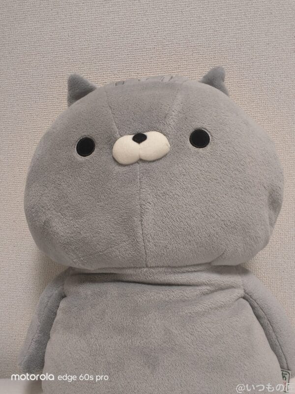 motorola edge 60s pro カメラ グレーのクマのぬいぐるみ
