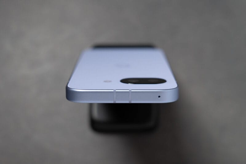 Google Pixel 9a レビュー Google Pixel 9a カメラの出っ張り