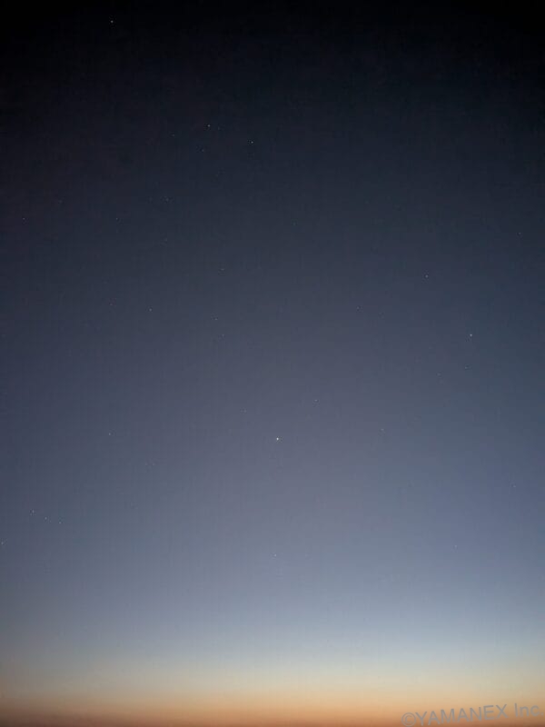 Google Pixel 9a レビュー 日が暮れる空を捉えた一枚