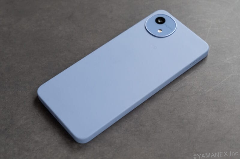 AQUOS wish5 レビュー 机の上に置かれたAQUOS wish5