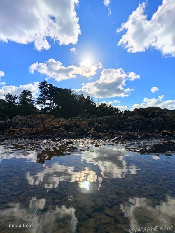 nubia Fold カメラ 逆光下での海の様子