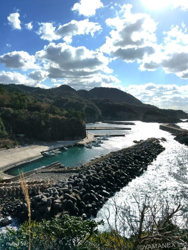 逆光下で撮影した海の様子 | モバイル比較レビュー.jp nubia S2 カメラ 逆光下で撮影した海の様子