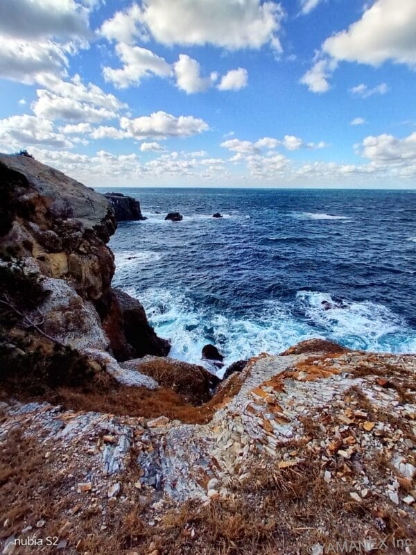 nubia S2 カメラ 波しぶきがたつ海の様子