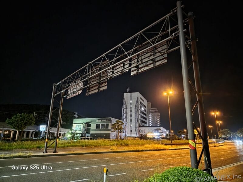Galaxy S26 Ultra カメラ 大通りを夜間撮影