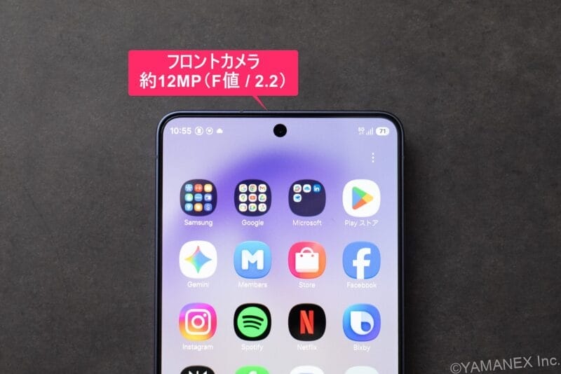 Galaxy S26 カメラ 机の上に置かれたGalaxy S26 Ultra