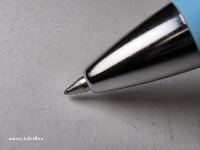 Galaxy S26 Ultra カメラ ボールペンの先端をマクロ撮影