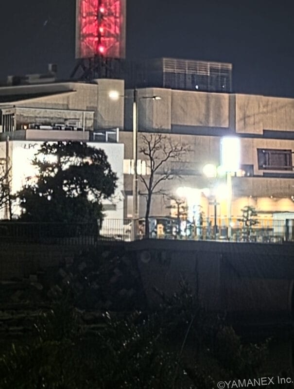 Galaxy S26 カメラ 橋の上から見える景色を暗所撮影