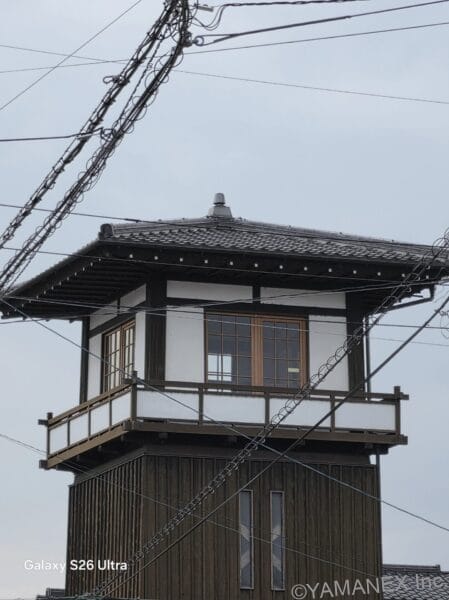 Galaxy S26 カメラ 木造建築をズーム撮影