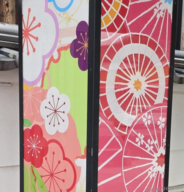 Galaxy S26 Ultra カメラ ピンク色の看板を捉えた一枚