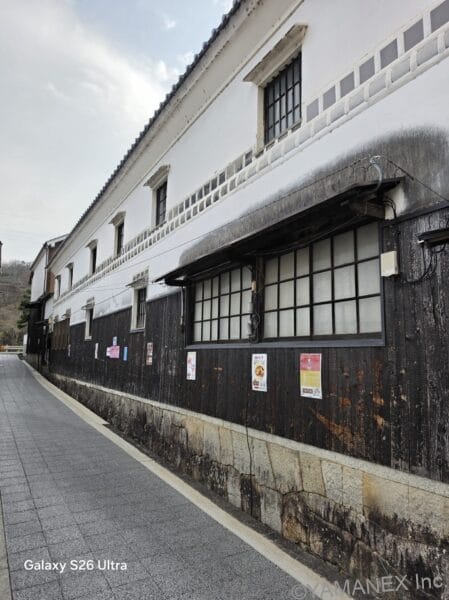 Galaxy S26 Ultra カメラ 木造家屋が並ぶ小道を捉えた一枚