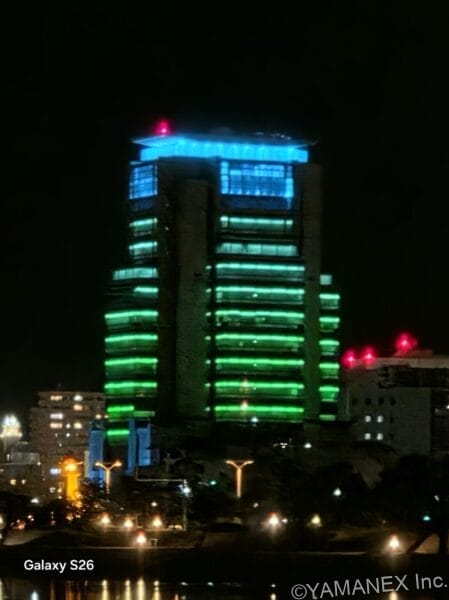 Galaxy S26 カメラ 海の向こうに見える夜景を撮影